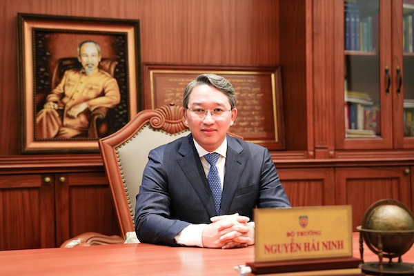 Quá trình công tác của Ủy viên BCH Trung ương Đảng khóa XIV, Bộ trưởng Bộ Tư pháp Nguyễn Hải Ninh